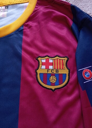 l Beden 10/11 Barcelona Ronaldinho forması.