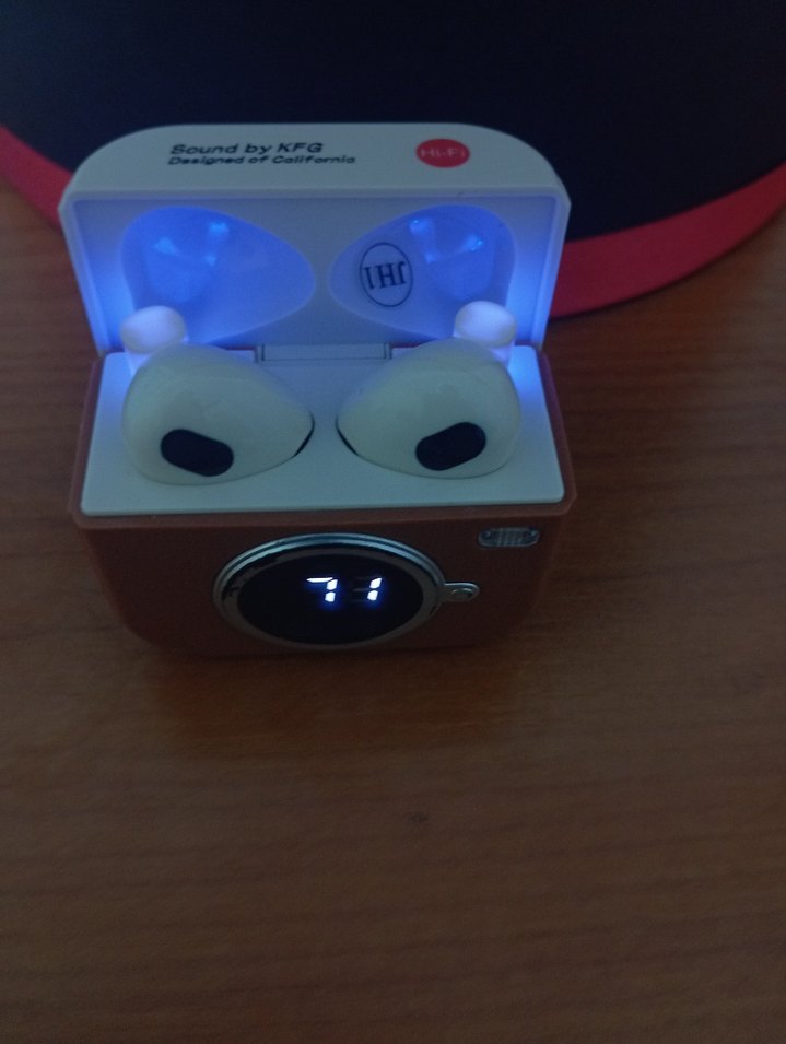 Bej Kamera Tasarımlı Kablosuz Kulaklık - Görsel 3