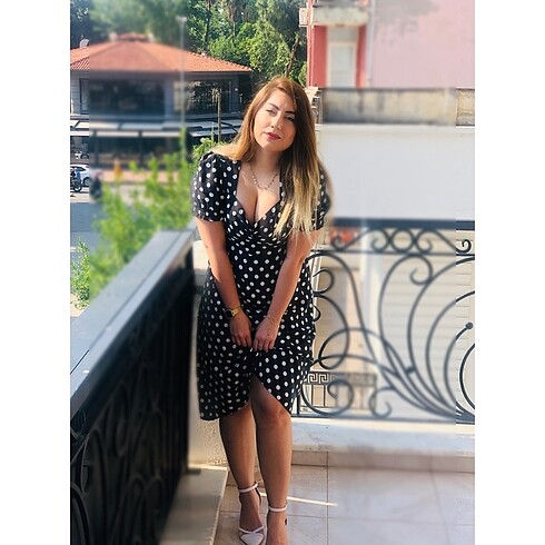 l Beden Puantiyeli siyah elbise