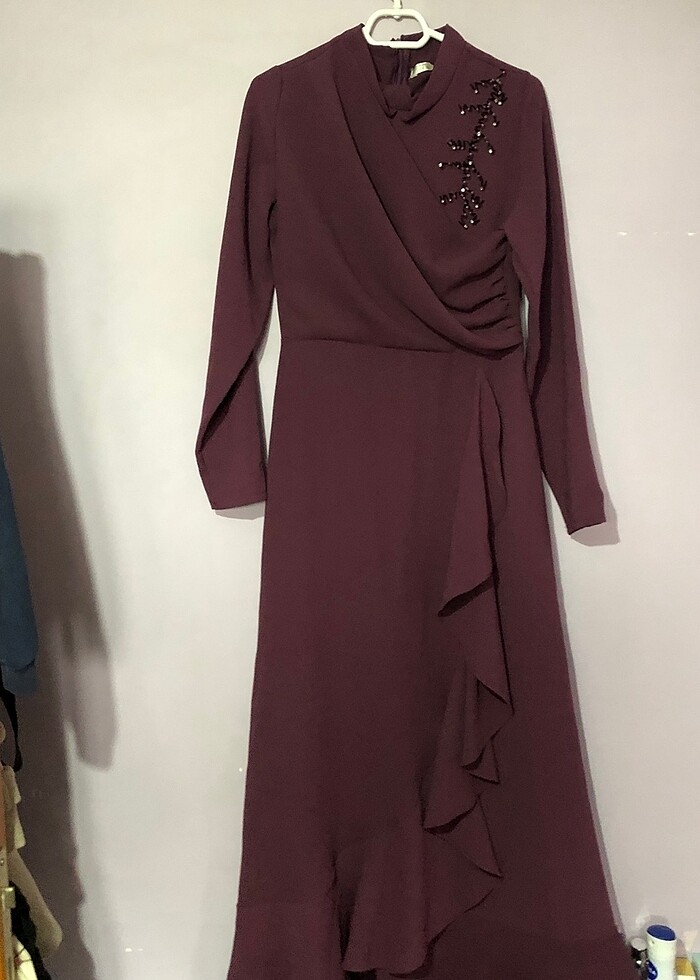 Sade taş işlemeli volanlı abiye - Görsel 2