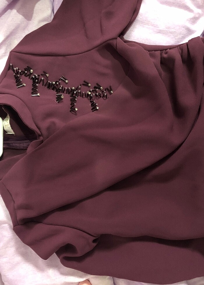 Sade taş işlemeli volanlı abiye - Görsel 3