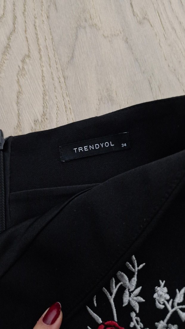 Nakışlı ve Boncuklu Bordo Mini Etek - Görsel 2