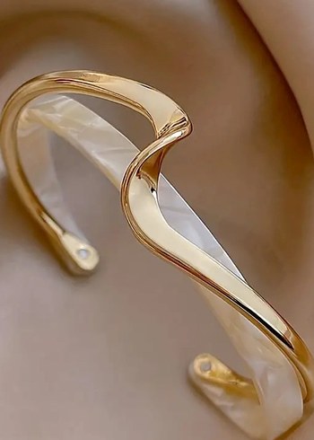 Minimalist Gold Tokalı Kadın Bileklik - Görsel 2