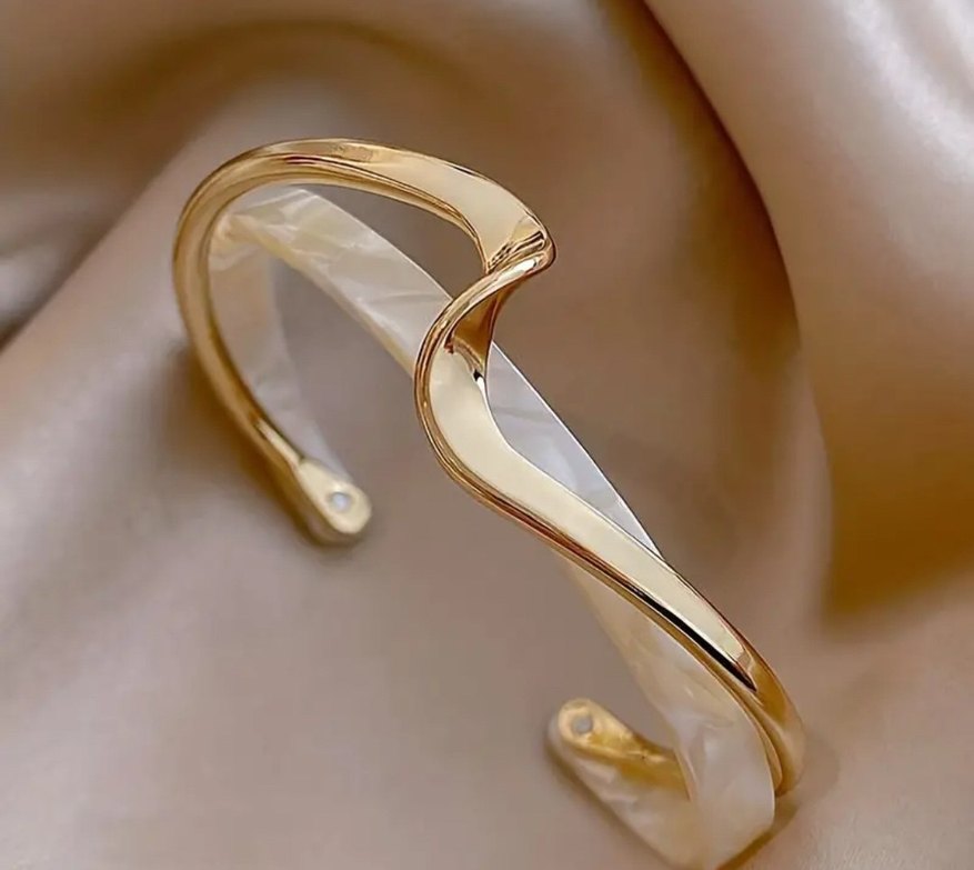 Minimalist Gold Tokalı Kadın Bileklik - Görsel 2