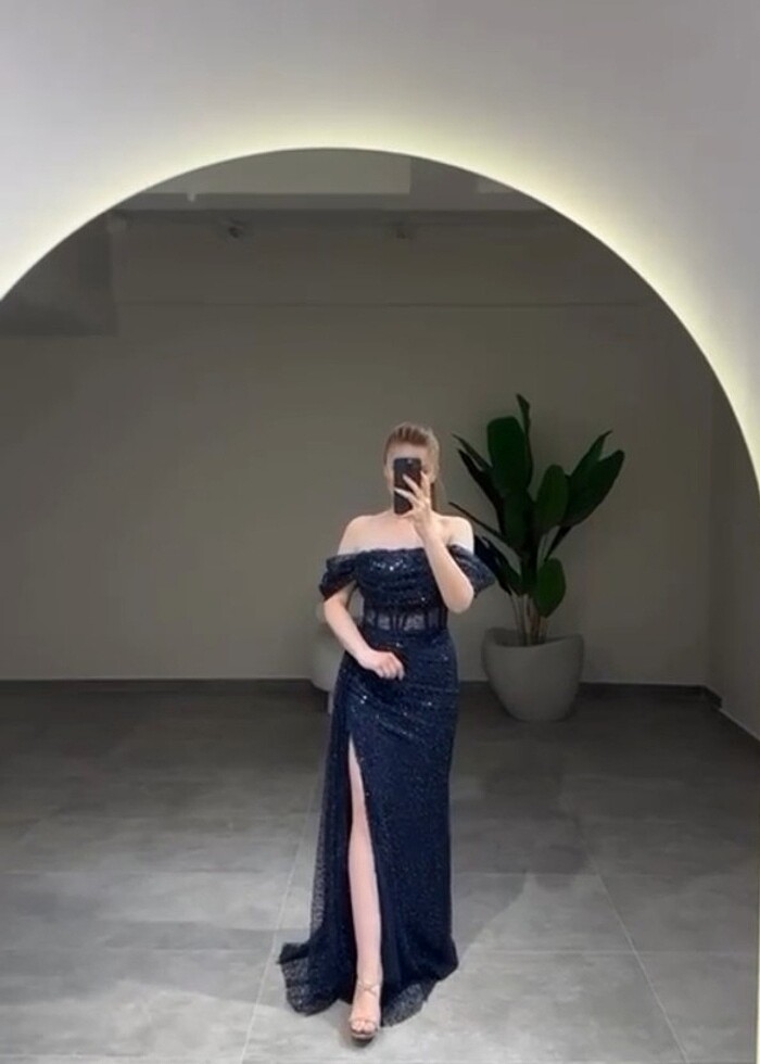 Lacivert payet yırtmaçlı abiye - Görsel 2