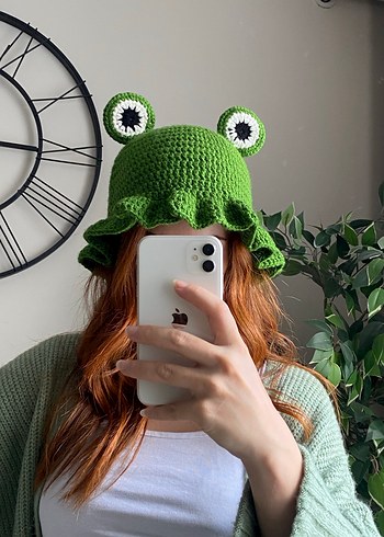 Yeşil Örgü Kurbağa Figürlü Kadın Şapka - Görsel 2
