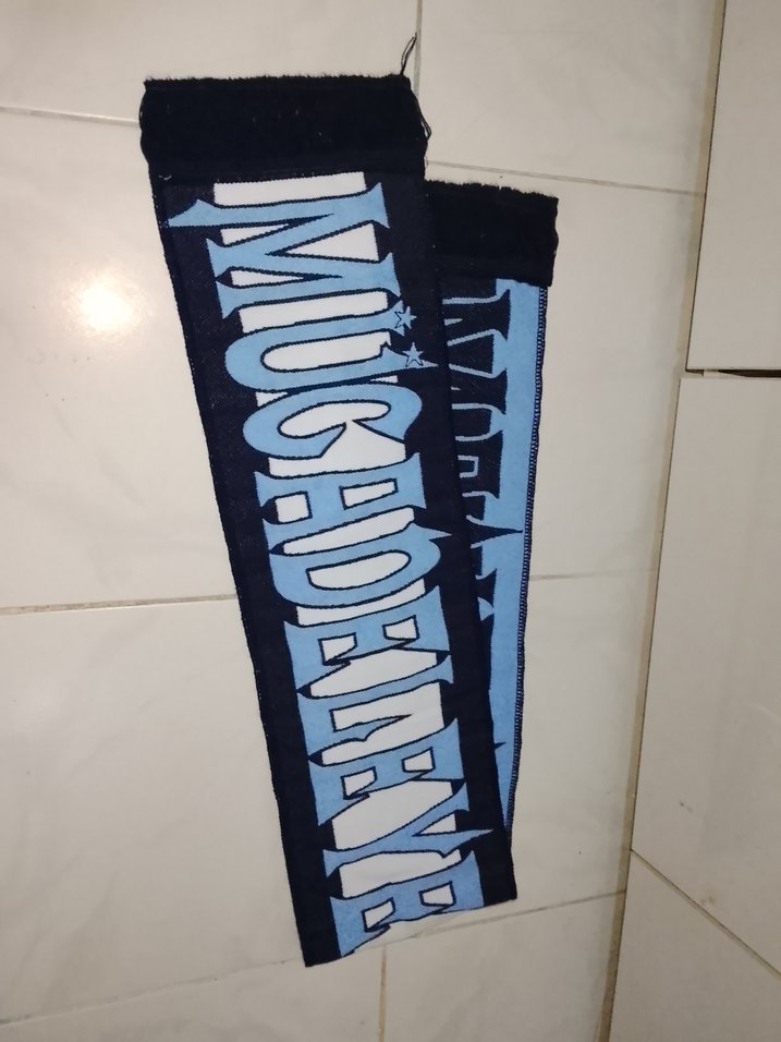 Adana Demirspor mücadeleye devam pankartı atkısı - Görsel 3