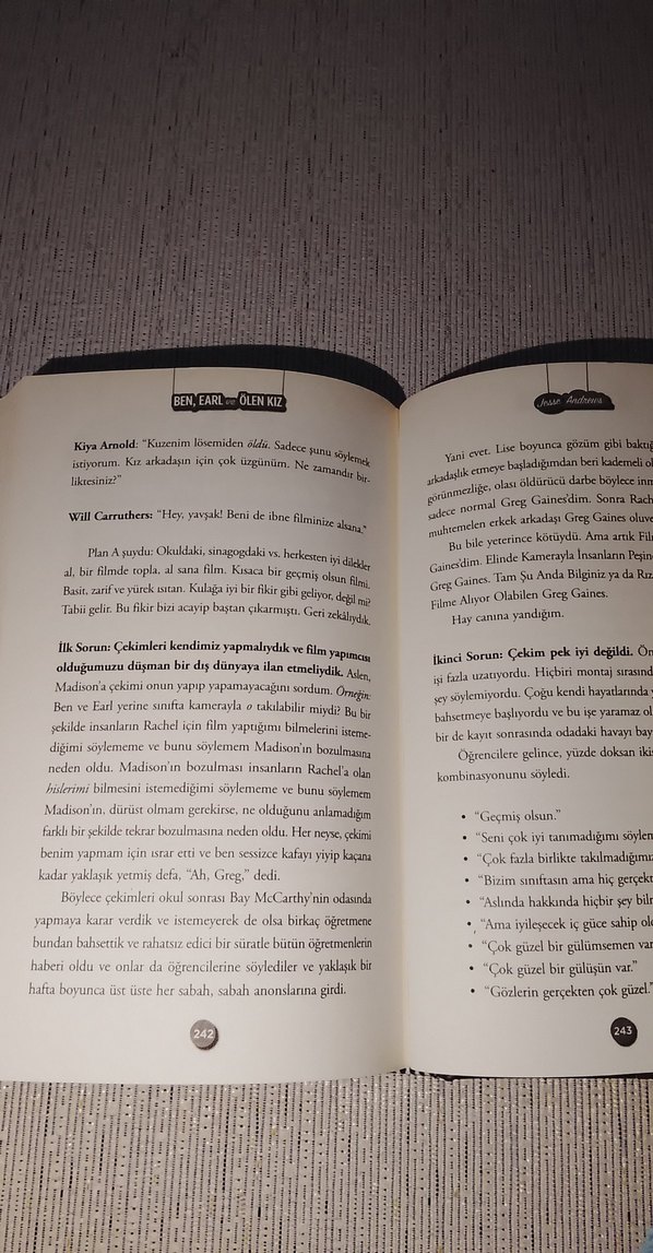 Ben, Earl ve Ölen Kız Romanı defosu yoktur ciltli kitaptır - Görsel 3