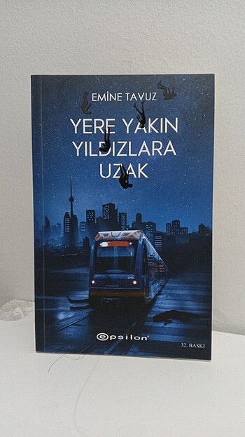 Yere Yakın Yıldızlara Uzak | Emine Tavuz