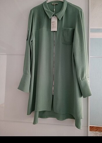 Uzun Kollu Kadın Tunik Pilili Detaylı