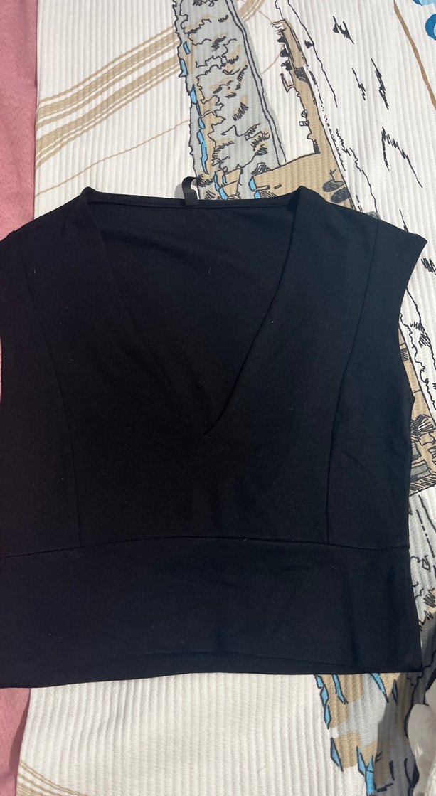 V Yaka Siyah Kolsuz Bluz - Görsel 2