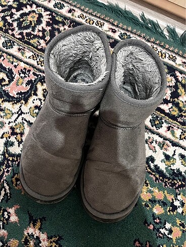 ugg bot