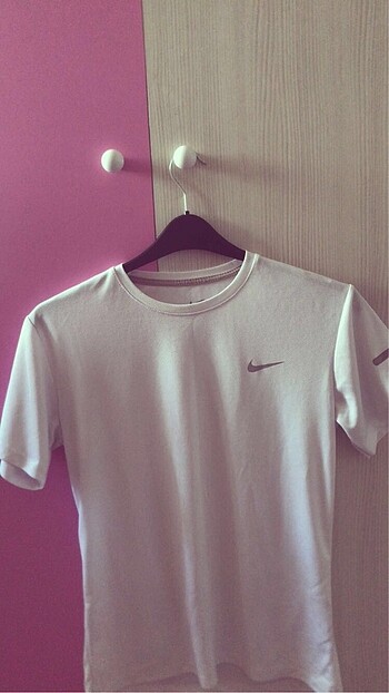 Beyaz gri nike tshirt
