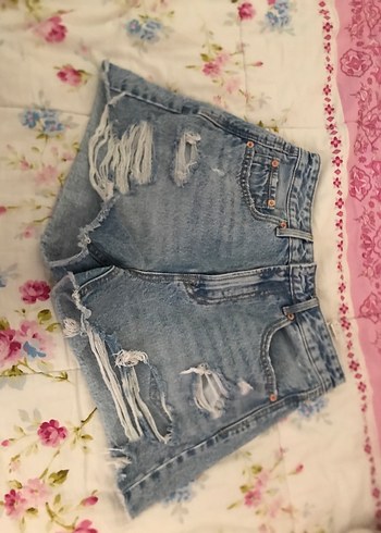 Stradivarius Bohem Tarzı Düğmeli Kadın Mini Denim Şort