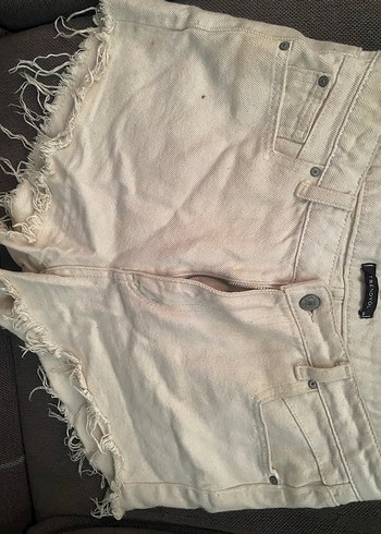 Beyaz Düğmeli Kadın Mini Denim Şort - Görsel 2