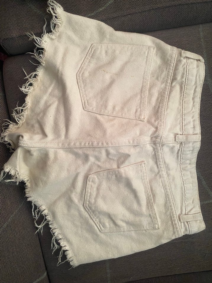 Beyaz Düğmeli Kadın Mini Denim Şort - Görsel 3