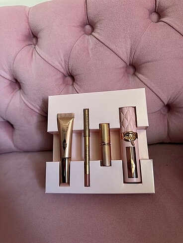 Diğer Charlotte tilbury pillow talk set