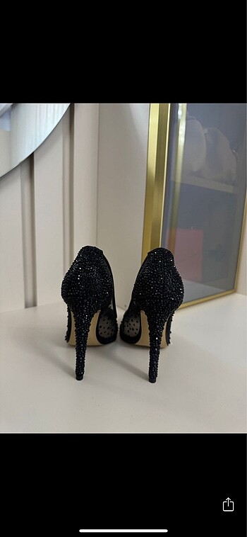 Diğer Siyah taşlı stiletto