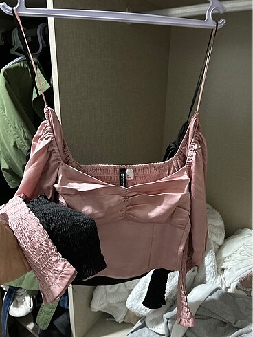 Hm saten crop bluz