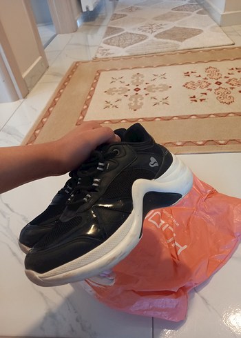 Siyah Bağcıklı Kadın Spor Stiletto Sneakers