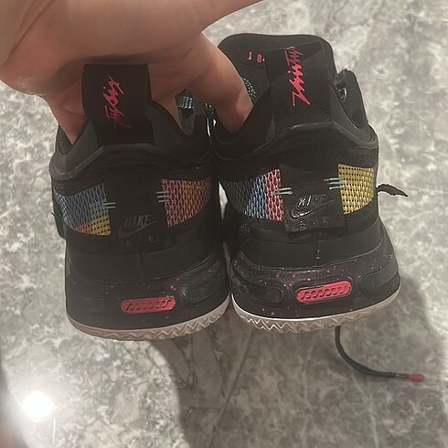 37 Beden çeşitli Renk Az kullanılmış Air Jordan basketbol ayakkabısı
