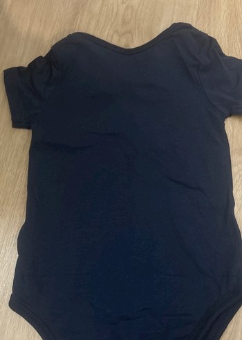 GUESS Bebek Erkek Kısa Kollu V Yaka Body - Görsel 3