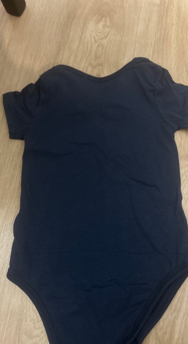 GUESS Bebek Erkek Kısa Kollu V Yaka Body - Görsel 3