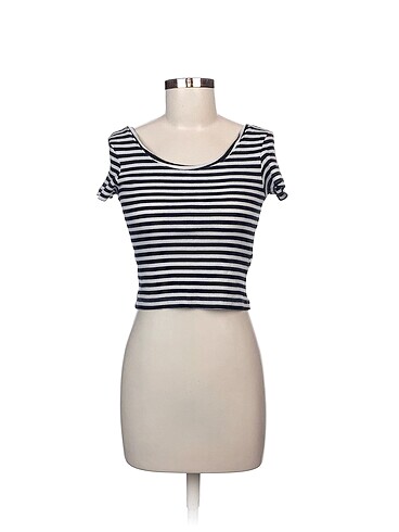 Pull and Bear T-shirt %70 İndirimli.