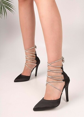Siyah Renk Bilekten Dolamalı Stiletto ????