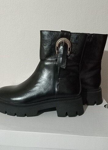 Deichmann 38