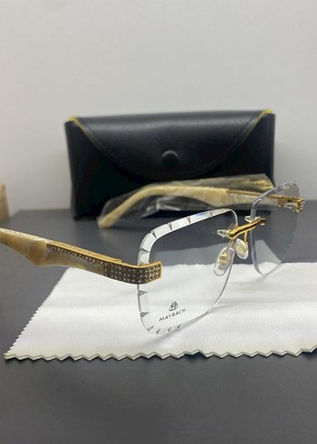 Diğer Minimalist Altın Çerçeveli Kadın Gözlüğü