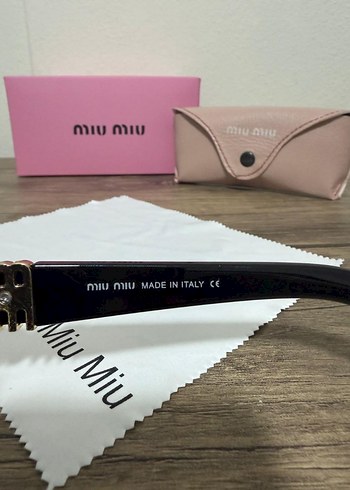 Beden siyah Renk Miu Miu Siyah Minimalist Kadın Güneş Gözlüğü