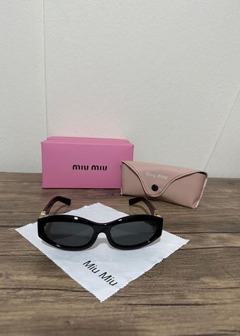 Miu Miu Miu Miu Siyah Minimalist Kadın Güneş Gözlüğü