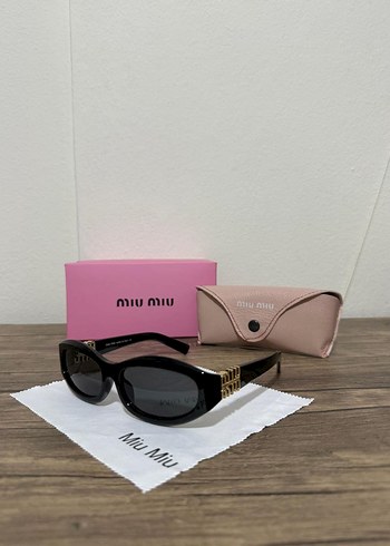 Beden Miu Miu Siyah Minimalist Kadın Güneş Gözlüğü