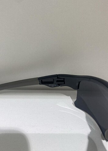 Beden Oakley güneş gözlüğü