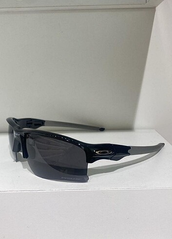 Oakley güneş gözlüğü