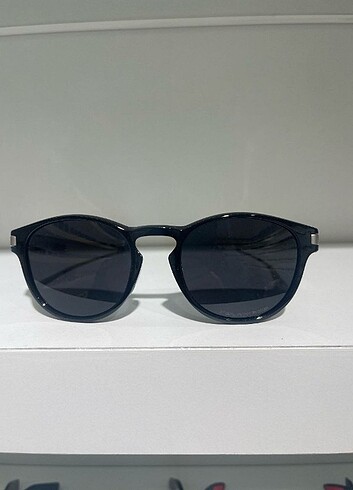 Oakley güneş gözlüğü