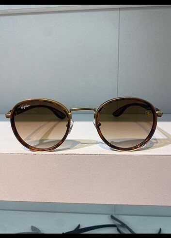 Rayban güneş gözlüğü 