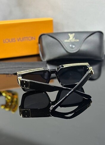  Beden siyah Renk Louis vuitton güneş gözlüğü 