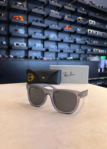 Ray-Ban Gri Güneş Gözlüğü