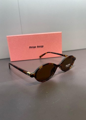 Miu Miu Leopar Minimalist Kadın Güneş Gözlüğü