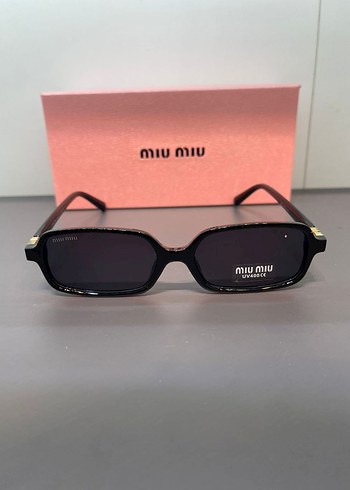 Miu Miu Siyah Klasik Kadın Güneş Gözlüğü