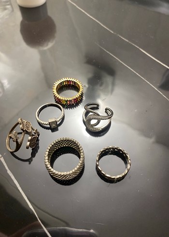 Vintage Gold Küçük Tokalı Kült Küpe - Görsel 4