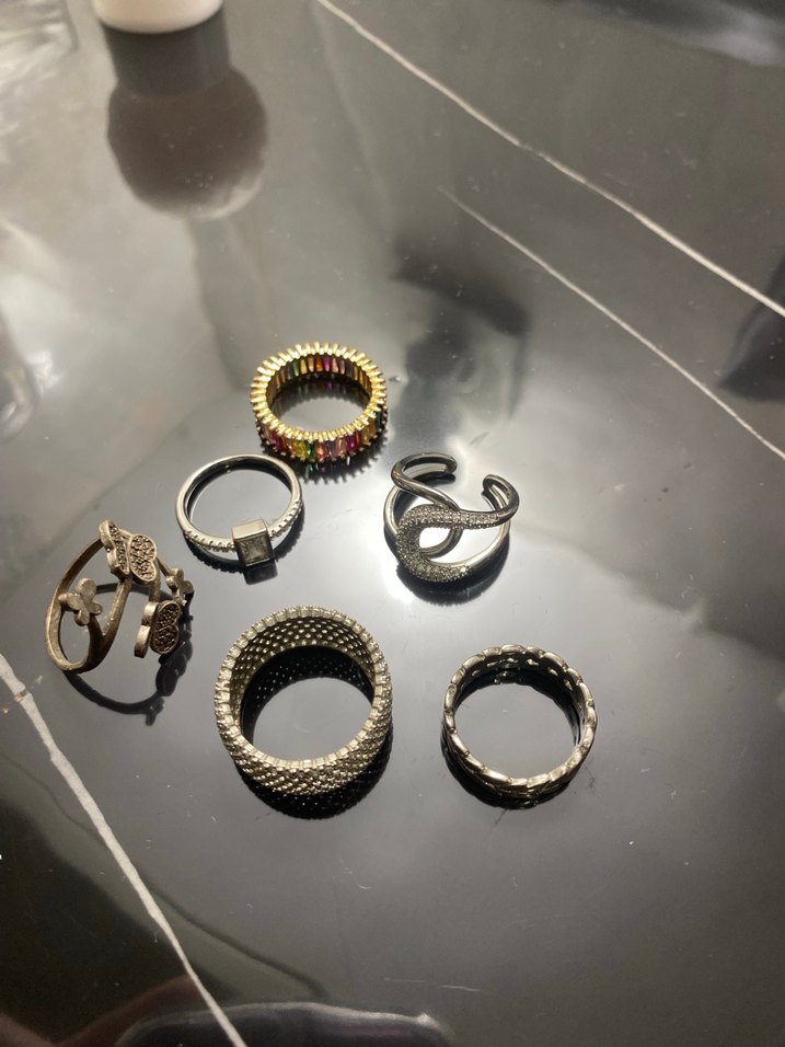 Vintage Gold Küçük Tokalı Kült Küpe - Görsel 4