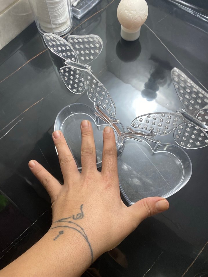 Kelebek Kapaklı Kalp Şeklinde Plastik takı standı - Görsel 2