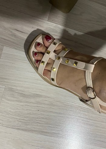 Beyaz Tokalı Kadın Blok Topuklu Sandalet - Görsel 4