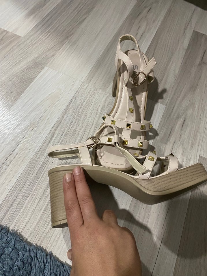 Beyaz Tokalı Kadın Blok Topuklu Sandalet - Görsel 3