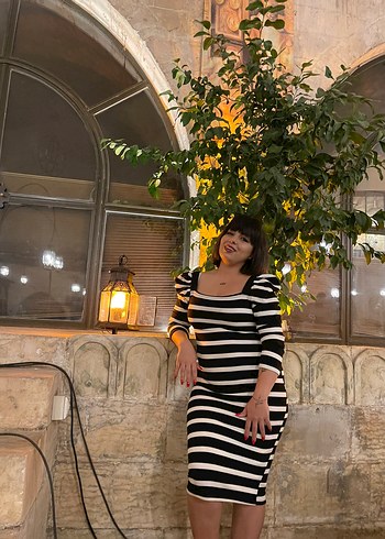 Zebra Desenli Midi Vücuda Oturan Elbise - Görsel 3