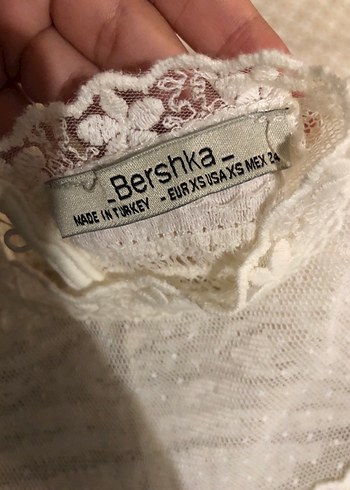 Bershka Dantel Detaylı Yüksek Yakalı Kadın Kolsuz Bluz
