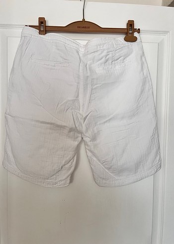 Erkek  Beyaz Keten Kemerli Bermuda Şort - Görsel 2